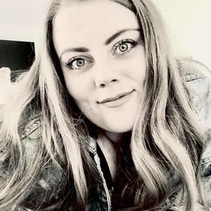 Meet your Posher, Adrienne